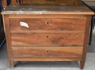 Commode à trois niveaux de tiroirs