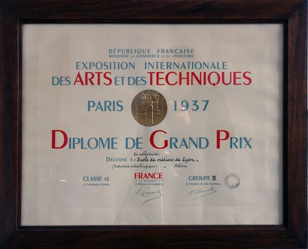 Estampe : diplôme de Grand prix de l'Exposition internationale des Arts et Techniques, Paris 1937