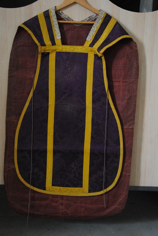 Ornement violet : chasuble