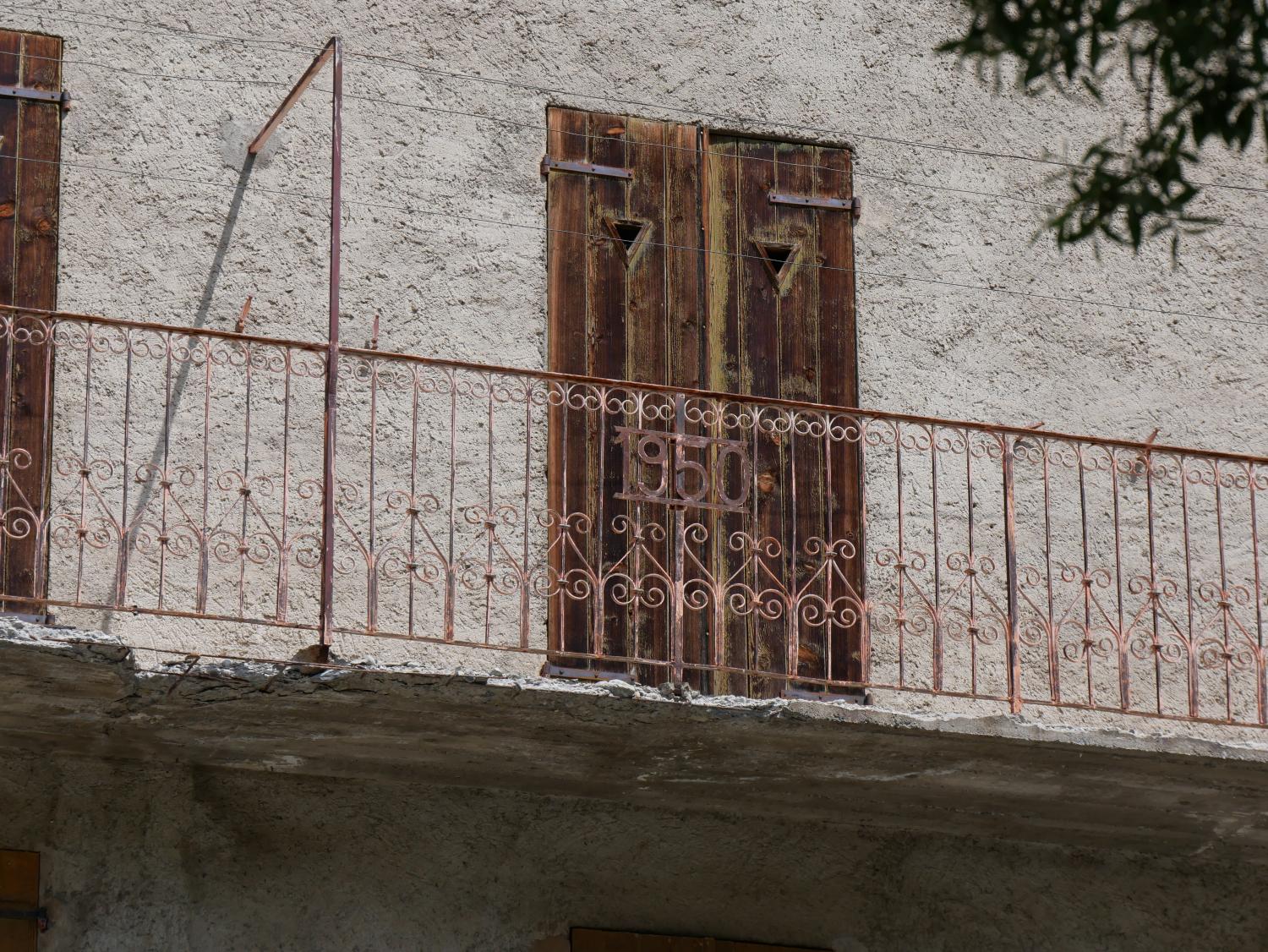 Ensemble de maisons de la reconstruction à Bessans