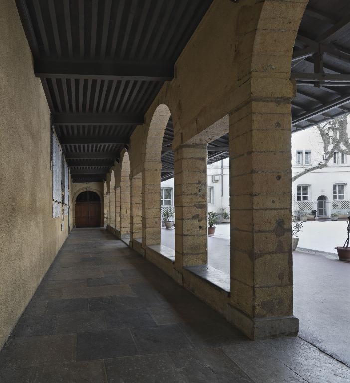 Cour d'honneur du lycée Ampère, galerie