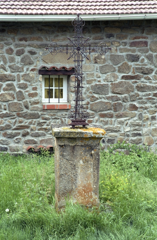 Les croix monumentales du canton de Boën et de la commune de Sail-sous-Couzan