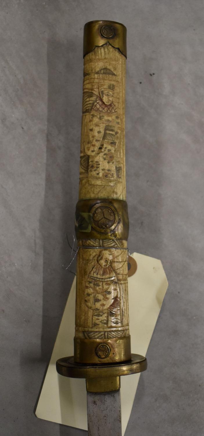 Fourreau d'un ensemble d'un sabre et son fourreau