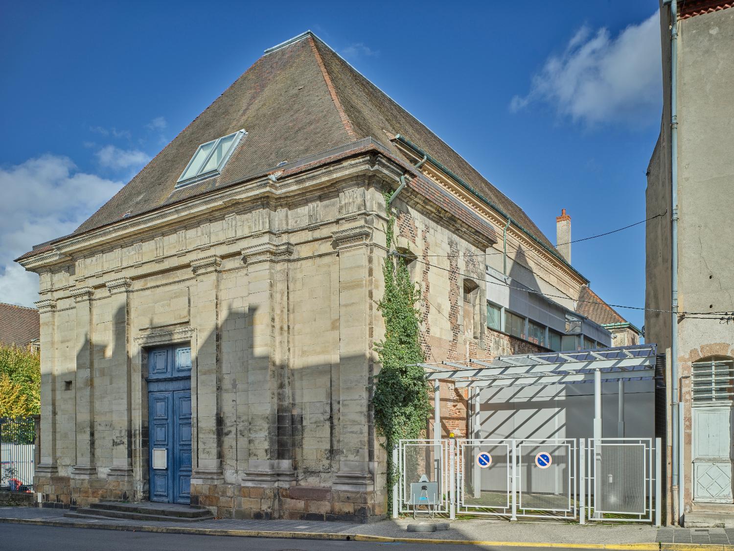 Collège de jésuites dit collège Sainte-Marie, puis école centrale, actuellement palais de justice