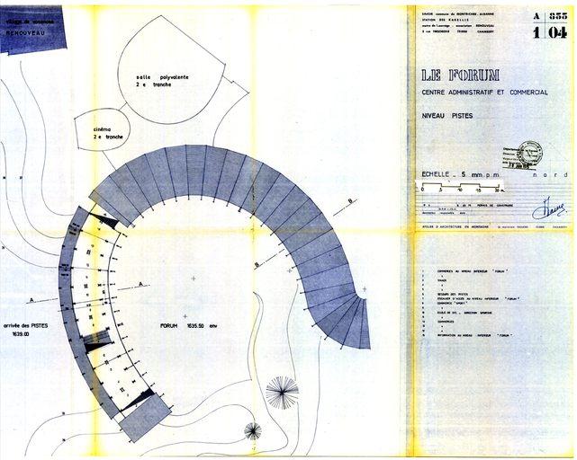 Galerie marchande ; établissement administratif : Centre administratif et commercial le Forum