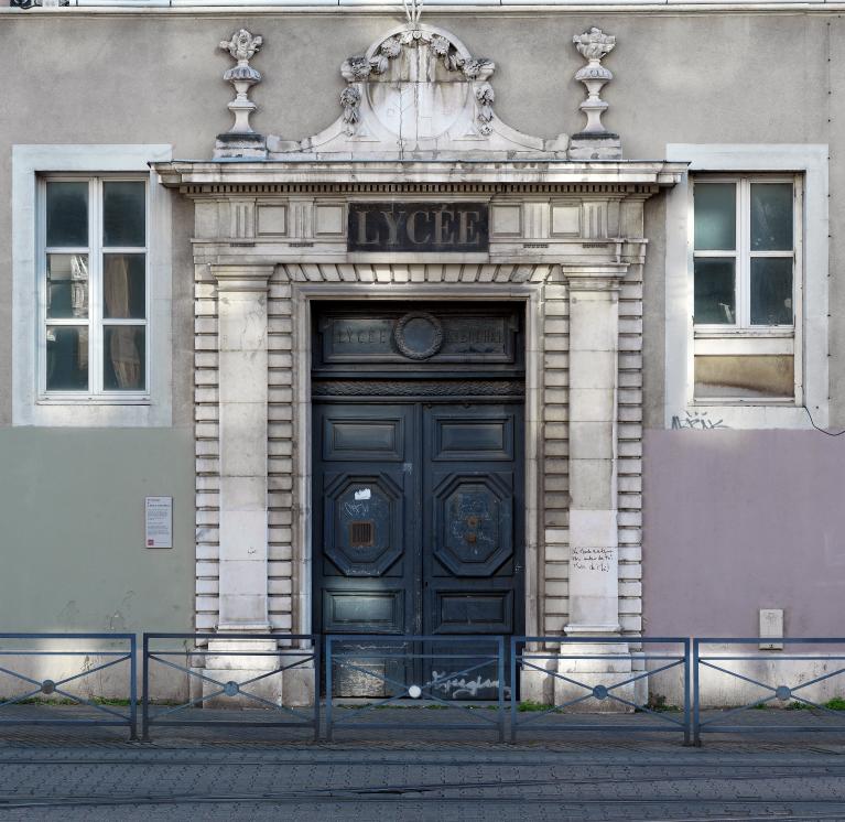 Collège de jésuites, dit Royal-Dauphin, puis école centrale, lycée, collège royal, lycée de garçons puis lycée de jeunes filles, actuellement cité scolaire Stendhal