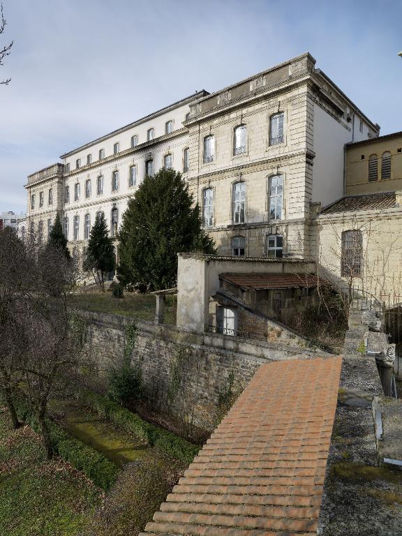 Prieuré de génovéfains ou Sainte-Geneviève, puis établissement de bienfaisance dit monastère de Notre-Dame de charité du Refuge de Lyon ou Refuge Saint-Michel, actuellement maison diocésaine Saint-Irénée