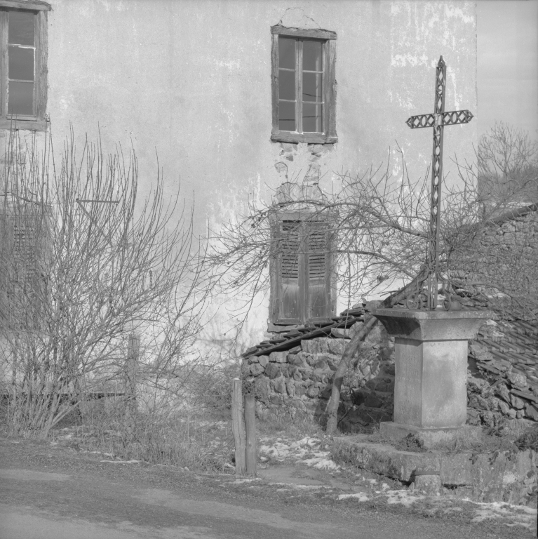 Les croix monumentales du canton de Boën et de la commune de Sail-sous-Couzan