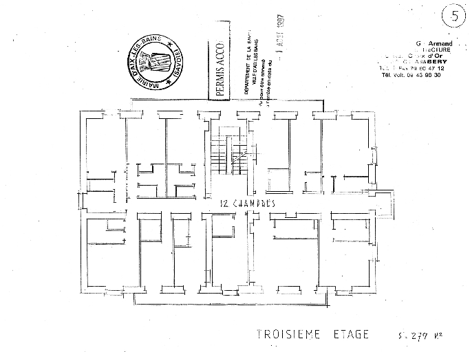 Hôtel de voyageurs, Hôtel de la Cloche, actuellement immeuble