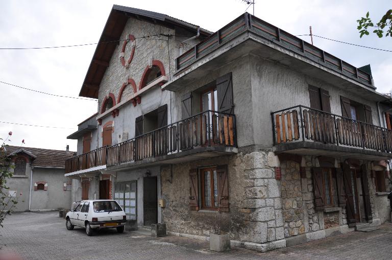 Abattoirs municipaux, puis ateliers municipaux, actuellement maisons et immeubles de logements