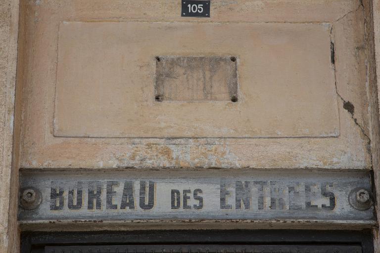 Manoir de Chènevoux, puis collège de jésuites, puis école centrale, puis lycée de garçons, actuellement lycée d'enseignement secondaire Jean-Puy