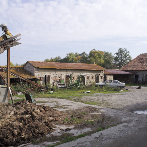 Communs et ferme du château des Peynots