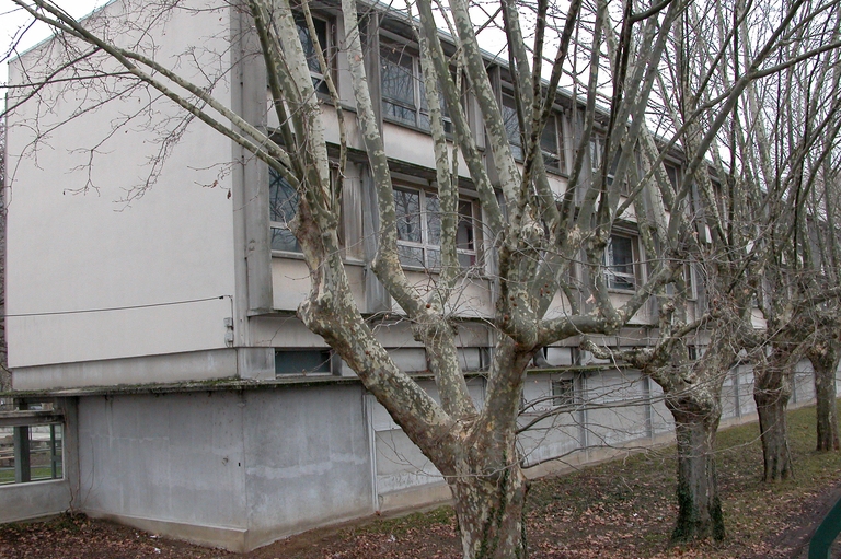 Collège de Tournon, puis école royale militaire, école centrale, collège communal, collège royal, lycée impérial, lycée de garçons, actuellement lycée Gabriel-Faure