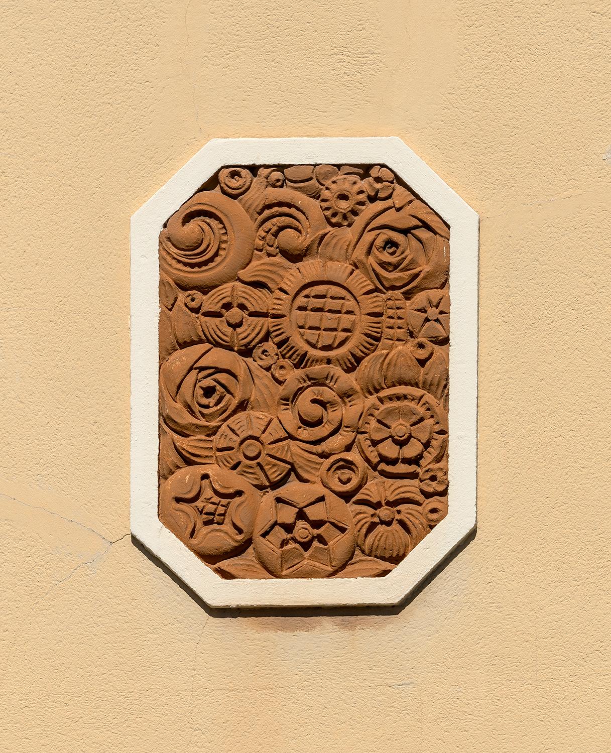 Maison de S. Fonvielle, détail d'un des panneaux en bas-relief