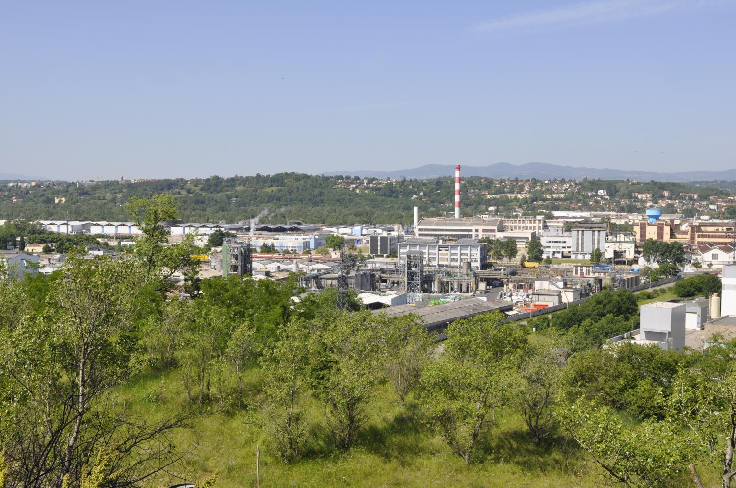 Usine chimique Rhodia Rhône-Poulenc puis Bluestar silicones actuellement Elkem silicones Saint-Fons