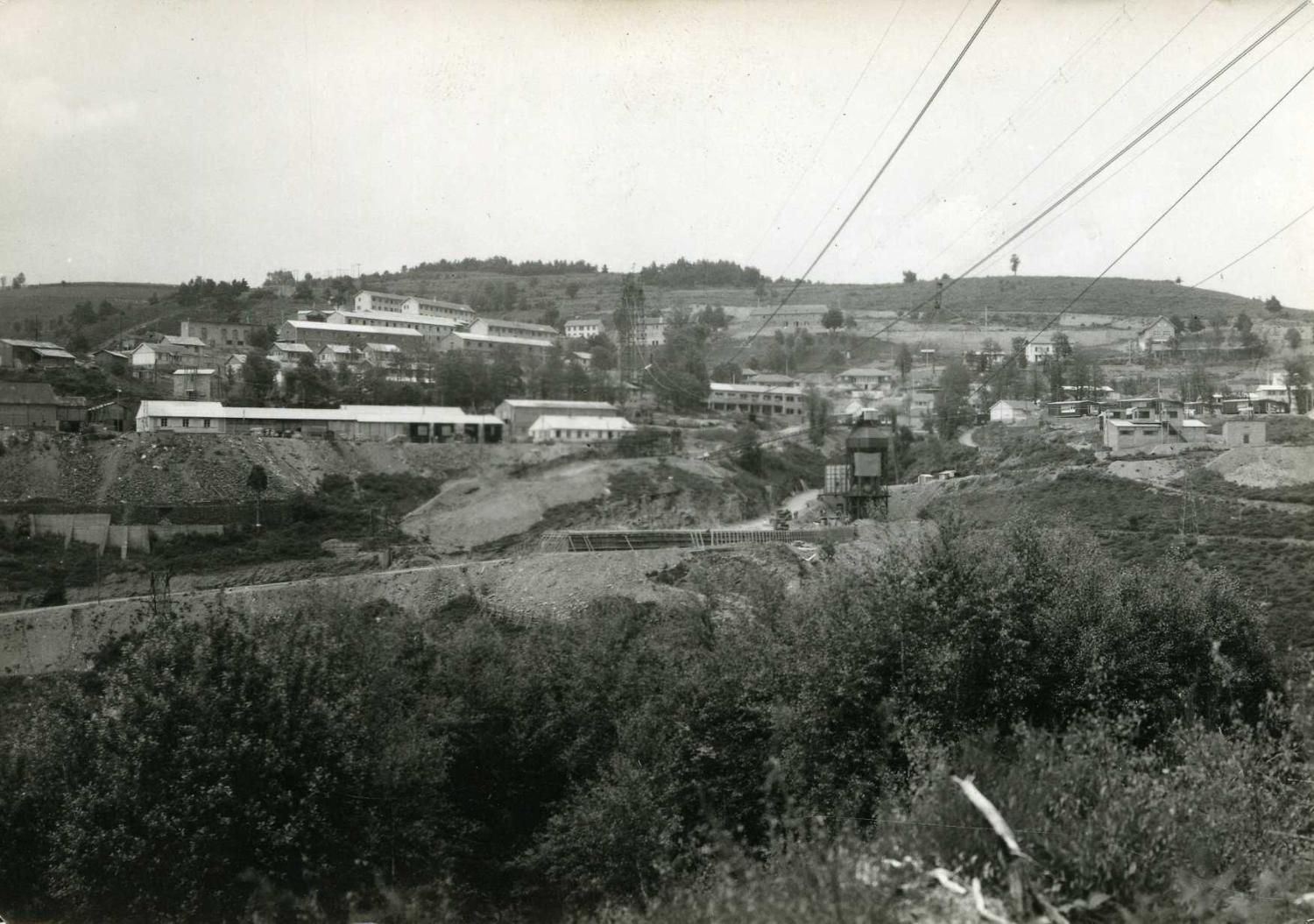 Le barrage de Grandval à Neuvéglise-sur-Truyère et Fridefont.