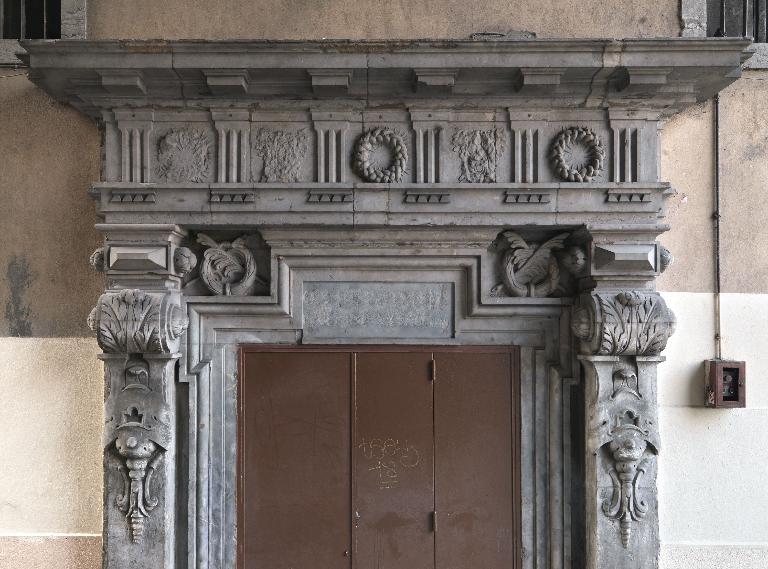 Porte (décor d'élévation extérieure) : porte de la chapelle des Messieurs