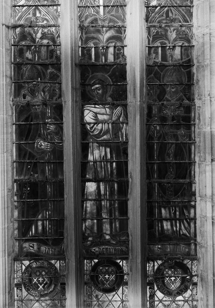 Verrière : saint Just, saint Bernard, saint Irénée, sainte Madeleine, sainte Anne instruisant la Vierge, sainte Marthe (baie 4), verrière à personnages