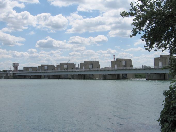 Barrage de retenue de Pierre-Bénite, centrale hydroélectrique, pont de service