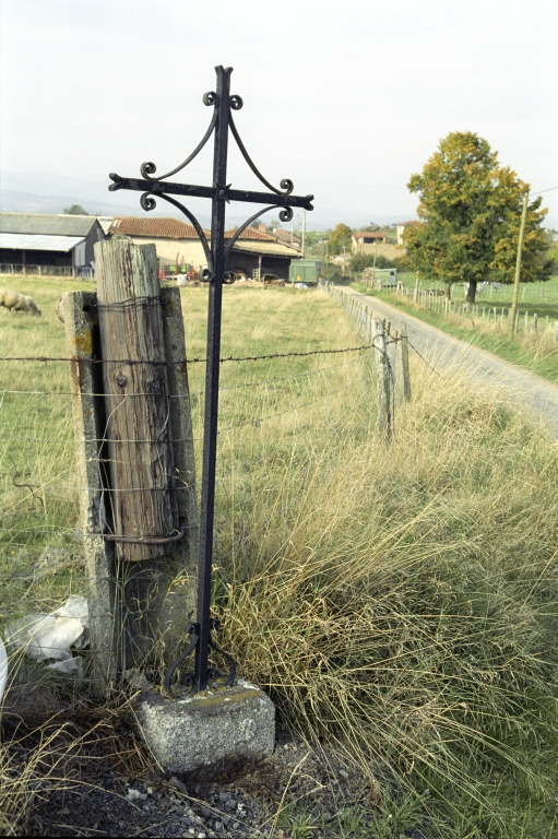 Les croix monumentales du canton de Boën et de la commune de Sail-sous-Couzan