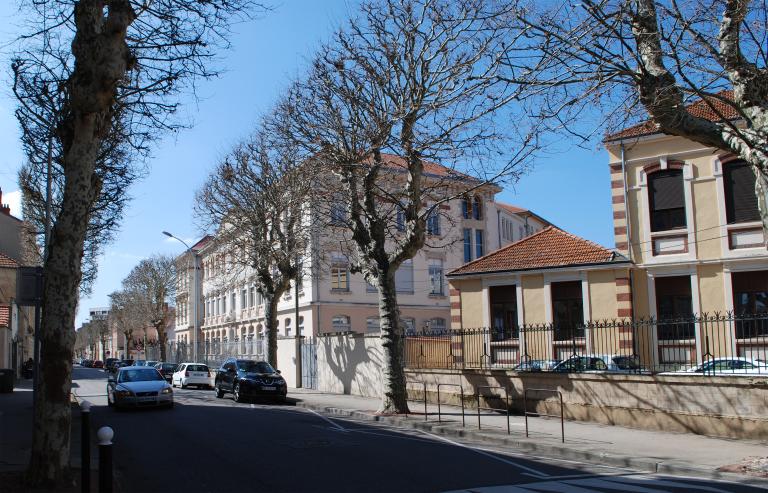 École pratique de commerce et d’industrie, actuellement lycée d’enseignement général, technologique et professionnel, dit cité scolaire Hippolyte Carnot