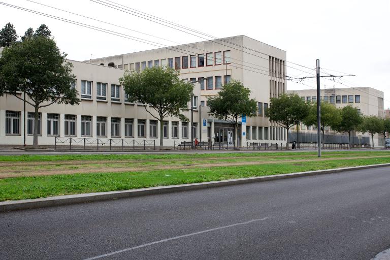 Lycée de jeunes filles, puis lycée polyvalent Auguste-et-Louis-Lumière