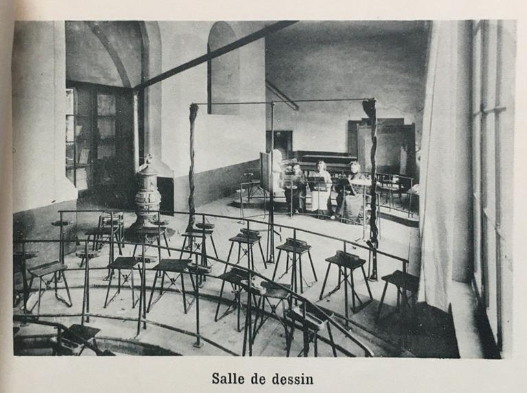 Collège de jésuites, dit Royal-Dauphin, puis école centrale, lycée, collège royal, lycée de garçons puis lycée de jeunes filles, actuellement cité scolaire Stendhal