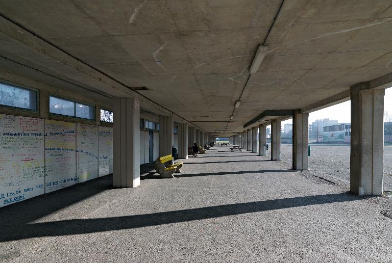 Lycée d'enseignement général, technique et professionnel, actuellement lycée des métiers du cuir, dit lycée du Dauphiné