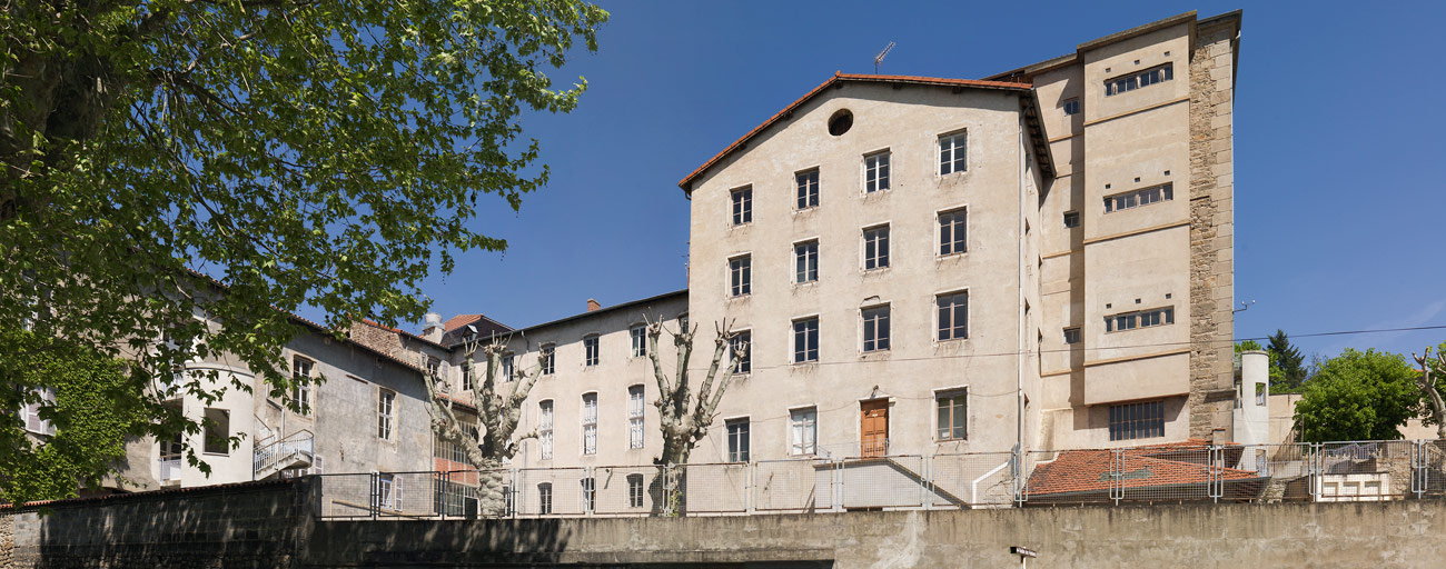 Ancien couvent d'Ursulines actuellement collège Victor-de-Laprade