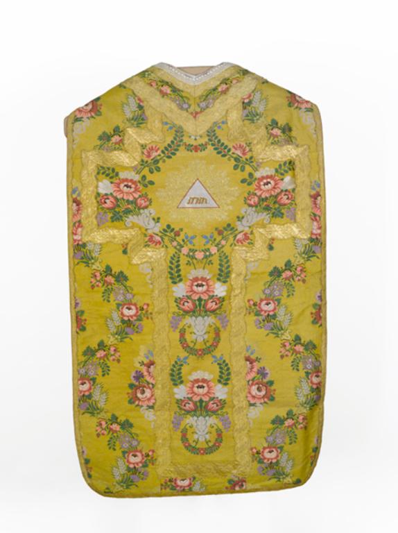 chasuble : ornement doré