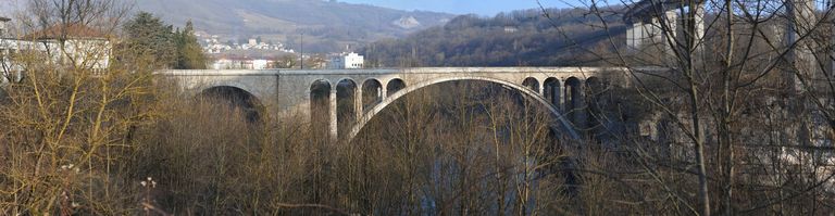 Ensemble de deux ponts routiers, dont le pont routier de Savoie