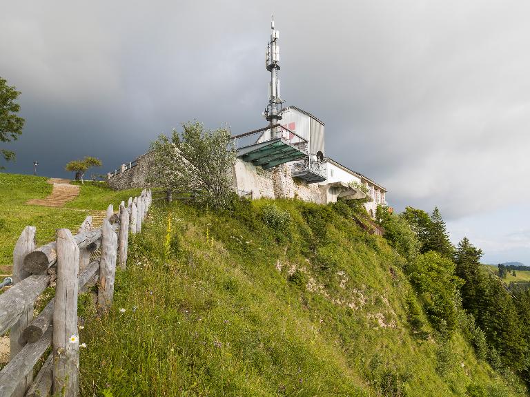 Gare supérieure du téléphérique du Revard et restaurant, actuellement restaurant Les Quatre Vallées et échoppe de souvenirs