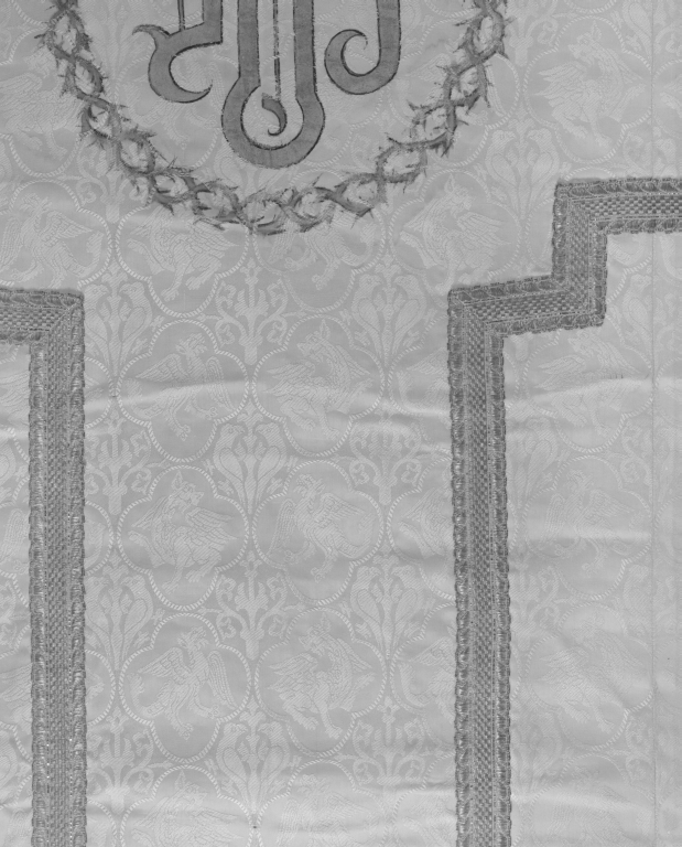 Chasuble, étole, bourse de corporal, voile de calice : ornement blanc
