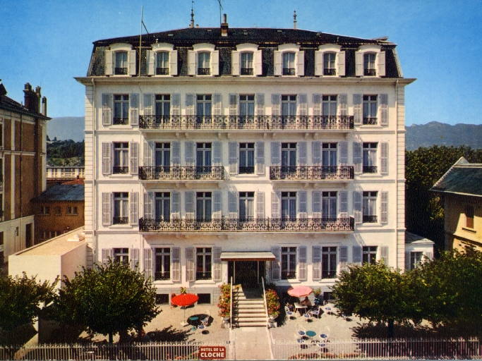 Hôtel de voyageurs, Hôtel de la Cloche, actuellement immeuble