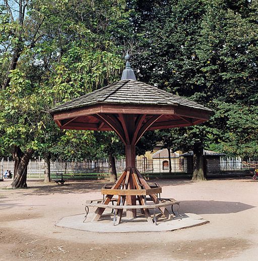 Parc de la Tête d'Or, Banc couvert (IVR82_19946900162XA) - Inventaire  Général du Patrimoine Culturel