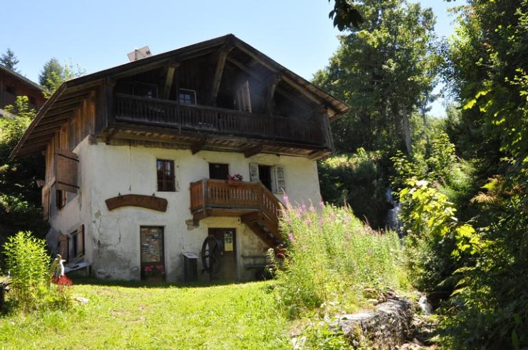 Moulin à farine puis tournerie Ainoz actuellement espace de visite