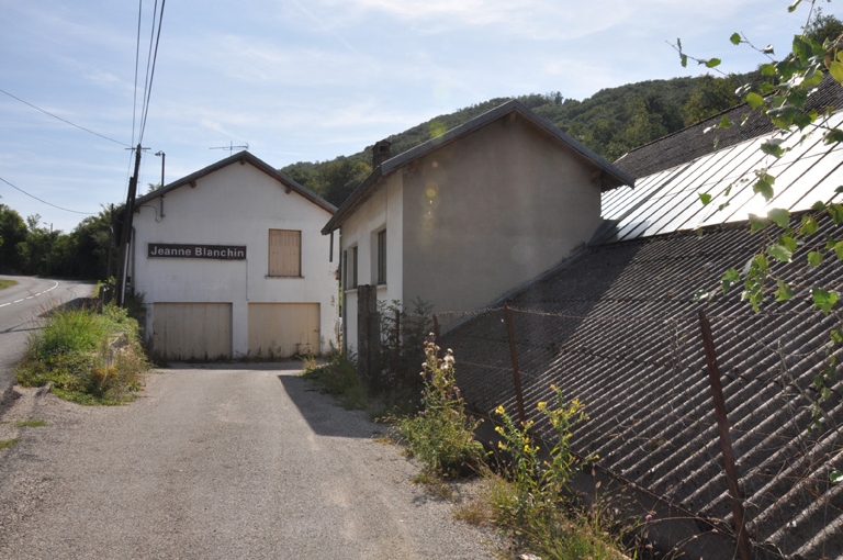 Fabrique de tulles P. Rousisllon puis usine de tissage Jeanne Blanchin-Tissage actuellement logement