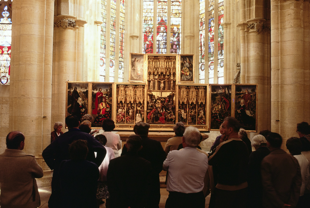 Ensemble de 12 verrières : Calvaire, Annonciation, saints évêques et martyres de Lyon de Valence et de Vienne