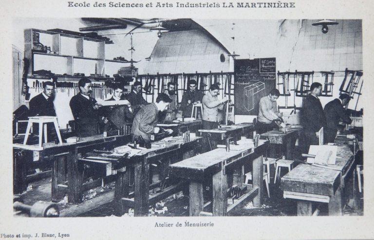 Couvent des Augustins, puis gendarmerie, puis école professionnelle La Martinière, actuellement lycée La Martinière-Diderot, site des Terreaux