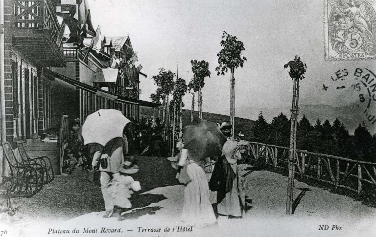 Hôtel de voyageurs, dit chalets-hôtels du Mont-Revard, puis Grand Hôtel PLM du Mont-Revard, actuellement immeuble à logements