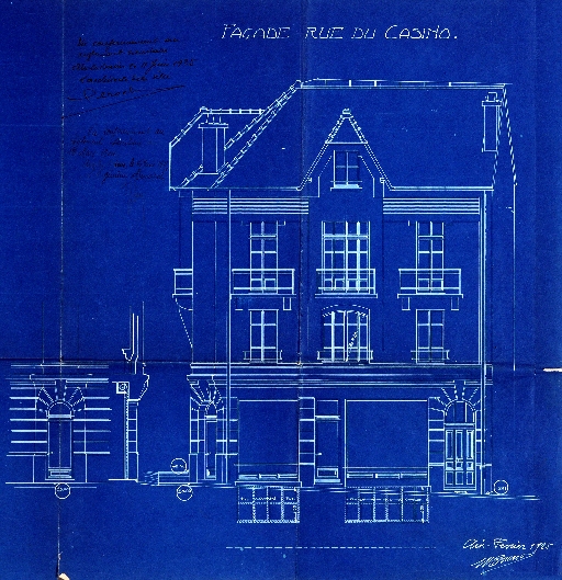 Immeuble et boutique (librairie, actuellement "Maison de la Presse")