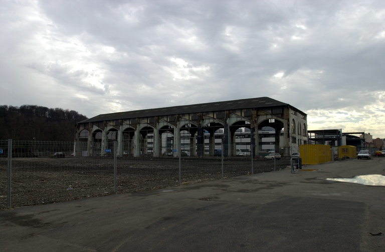 Usine de construction métallique dite chantiers Debiaune puis Bonnet-Spazin puis Usine de mise en bouteilles dite les chais Beaucairois Casino actuellement Magasin Général des Services de Santé, centre de danse Hallet Eghayan