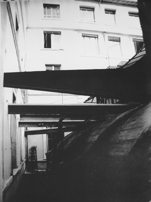 hôtel particulier : hôtel de Montribloud, puis hôtel de voyageurs : hôtel de Bellecour puis hôtel de l'Europe, actuellement immeuble