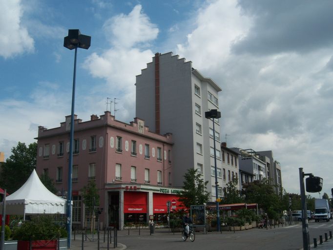 Immeuble, brasserie : Brasserie des Abattoirs puis Pizza Latino