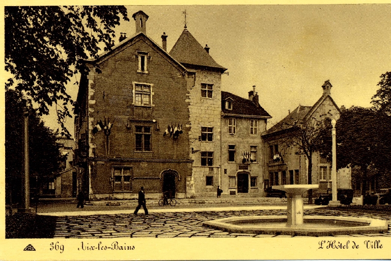 Château fort, puis château, actuellement hôtel de ville