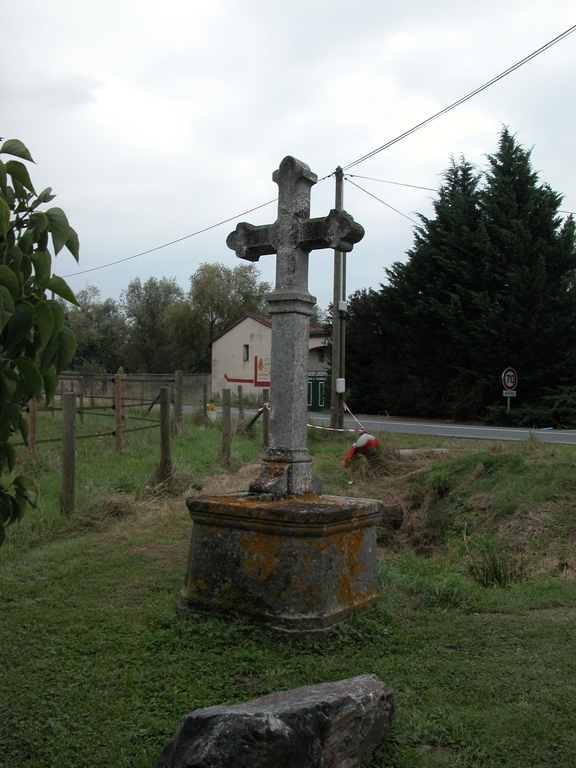 Croix de chemin, dite croix de Sourcieux