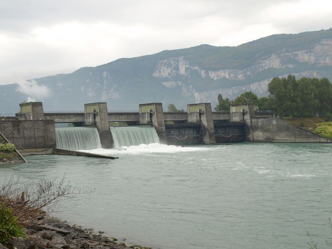 Barrage de retenue de Champagneux ou barrage de retenue de Brenier-Cordon, centrale hydroélectrique ; pont routier