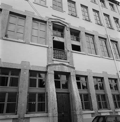 Anciennes usines de tulle-dentelles Dognin puis Tissage Lyonnet Ch. et logement d'ouvriers actuellement immeuble