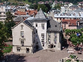 Château fort, puis château, actuellement hôtel de ville