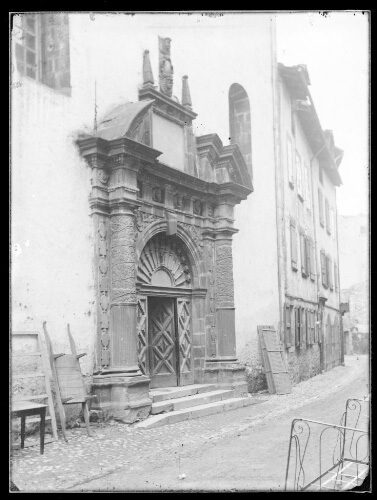 Eglise du collège des jésuites d'Aurillac, puis musée de peinture, actuellement salle polyvalente du collège Jeanne de la Treilhe